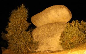 Saint-Marc roche branlante de nuit